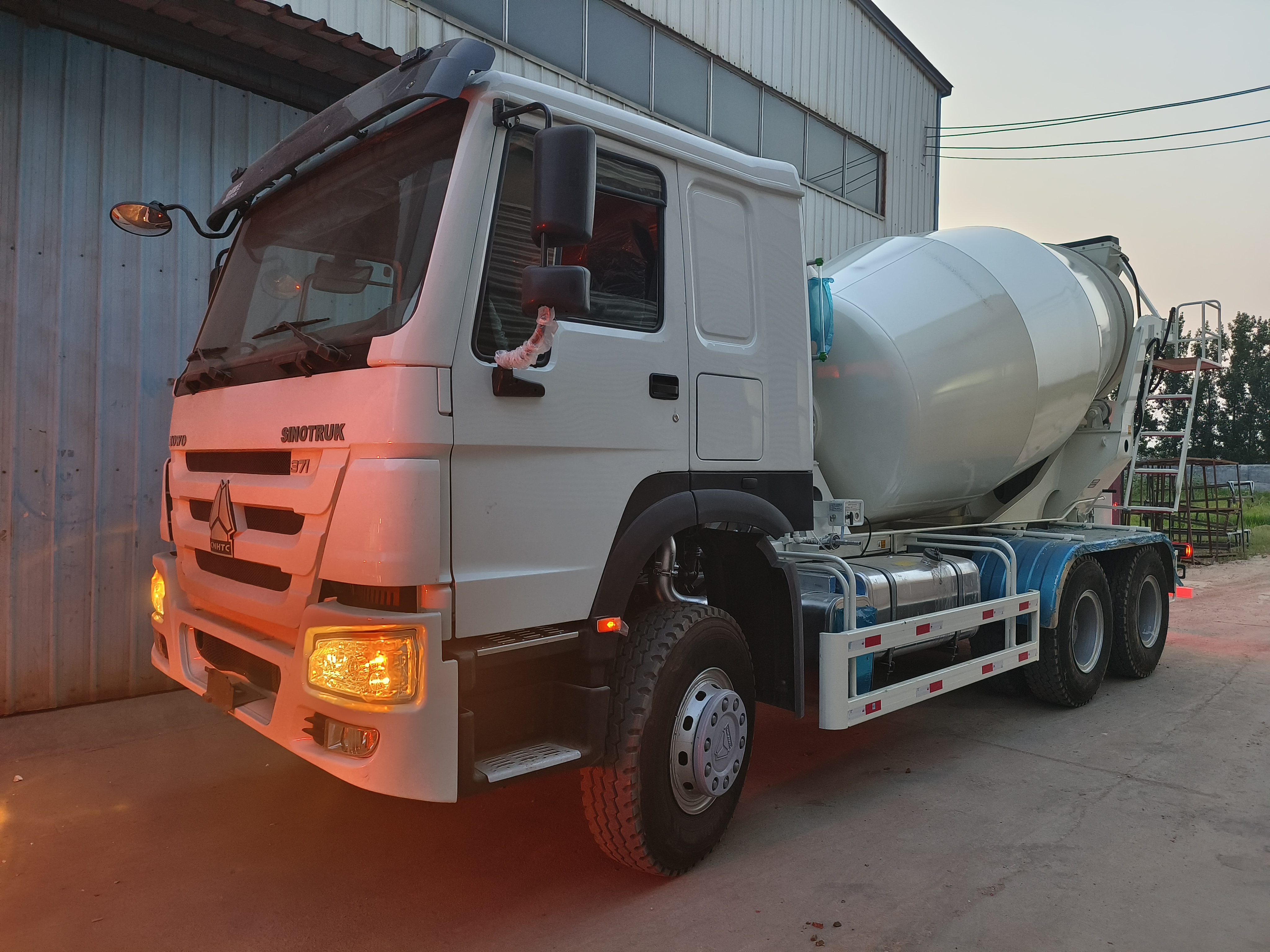 Used HOWO 6X4 Mixer Truck 